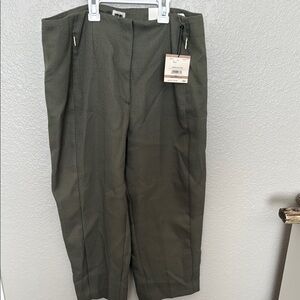 Anne Klein Green Capris Utility Style